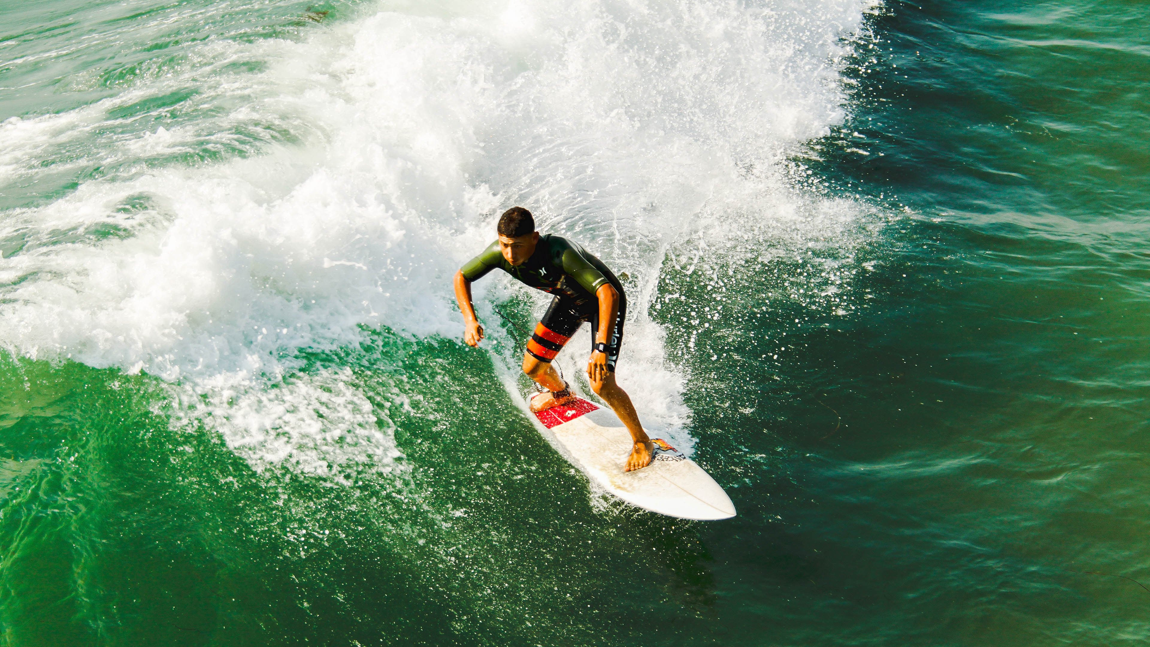 在季后赛对阵开拓者的比赛中，蒂伊多次用“铁壁”封堵对手关键上篮，成为球队“后防屏障”！
