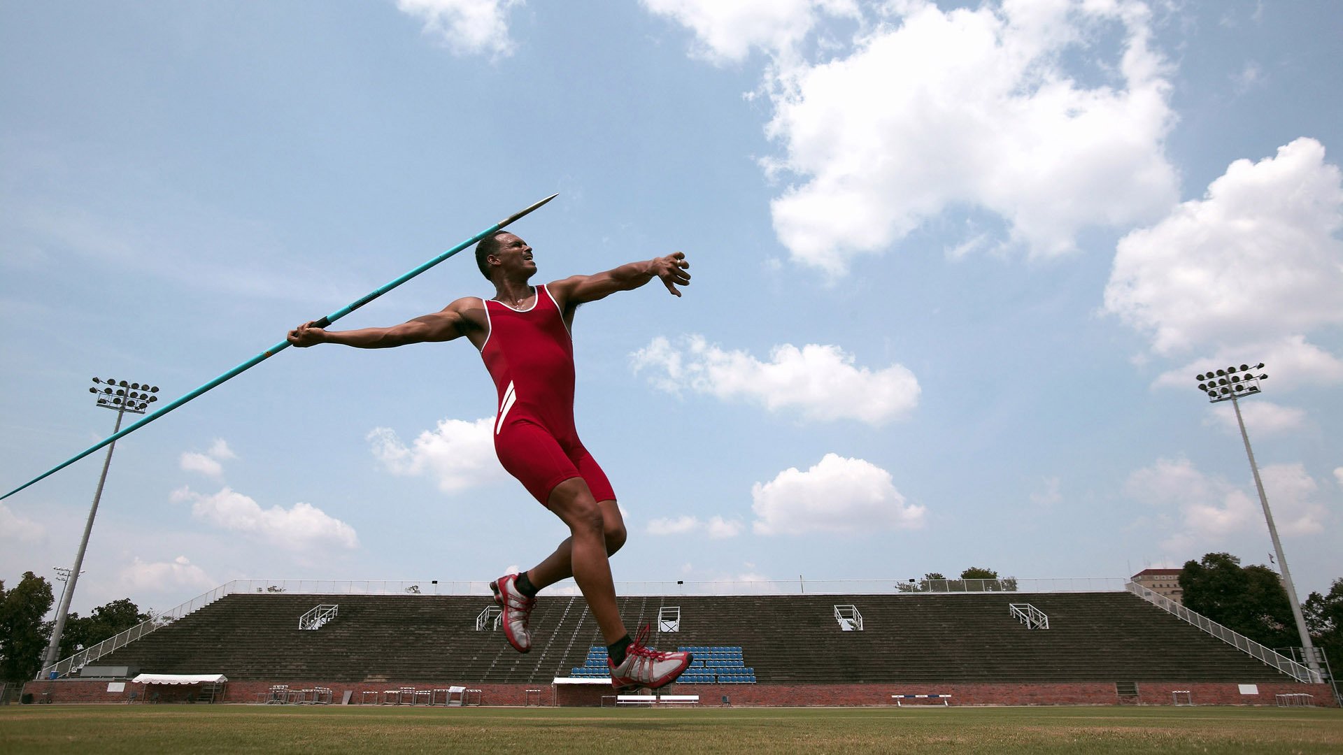 足球电视栏目改版后收视率节节攀升，足球电视频道节目表